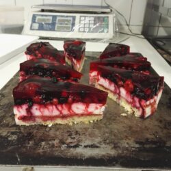 ovocna-zele-torta